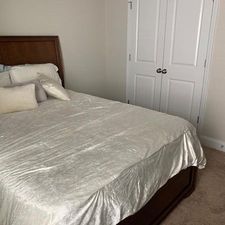 Private, Quiet, Immaculate Bachelor Pad With Free Parking On Site Apartment Decatur Exterior photo